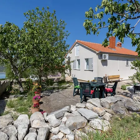 Holiday With Sea View For Five People Feriehus Obrovac