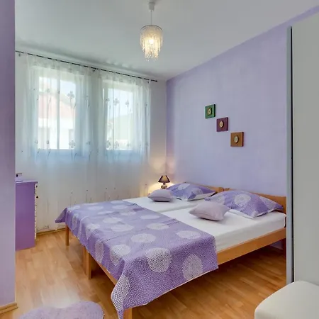 Holiday With Sea View For Five People *