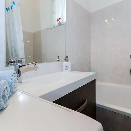 Feriehus Holiday With Sea View For Five People Obrovac