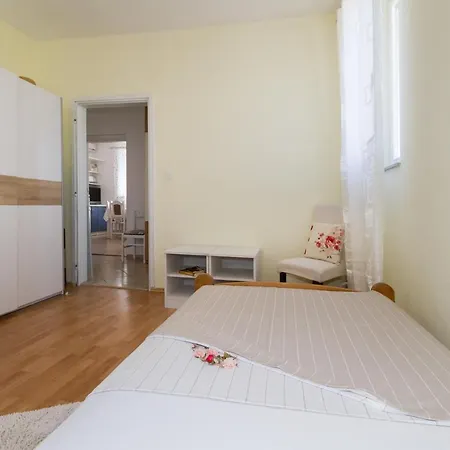Feriehus Holiday With Sea View For Five People Obrovac